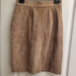 Elegant Tan Women's Suede Skirt Pre-own for any ocassion